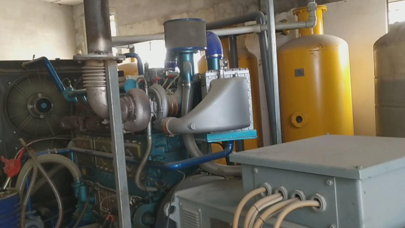 緇柴200kw燃?xì)獍l(fā)電機組運行現(xiàn)場